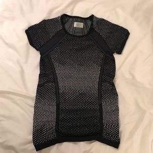 Athleta tight fit workout tee shirt